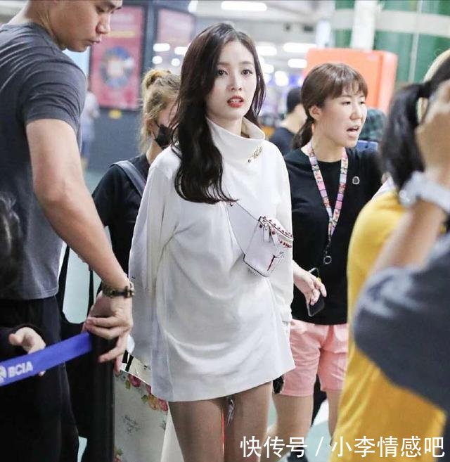 鞠婧祎和吴宣仪都放弃小裙子了，你还在继续当“小清新”