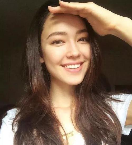 用健身征服Chanel，22岁的她告诉你：自律的女人，有多可怕！