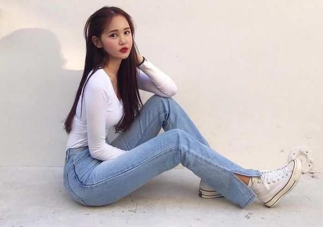 街拍：没有活力的夏天，小姐姐的大长腿你Hold住？