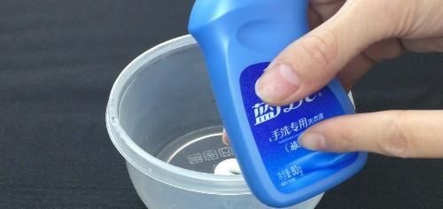 『羽绒服』羽绒服送去干洗费时费钱,用这个小窍门,自己在家也能洗羽绒服