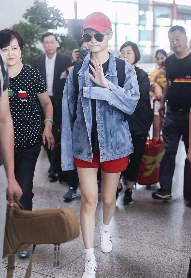 李宇春这样的腿也算粗?那只有杨幂的腿才是细腿了!