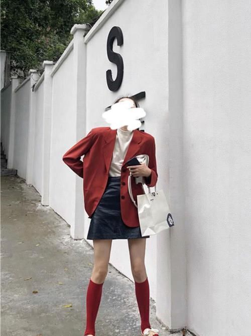  「堆堆」堆堆袜过时了，现在00后都在穿“姨妈袜”显腿细，潮成炸街神器