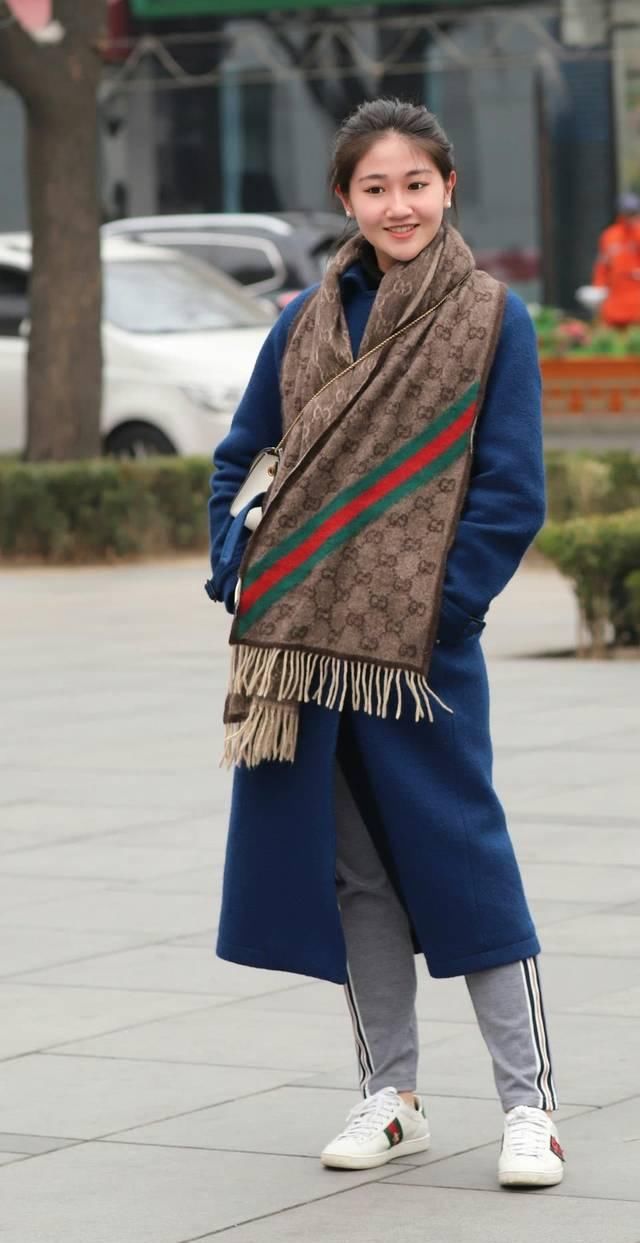 『气质』街拍：春暖时节，围观小姐姐们的好身材，空姐气质就是不一样