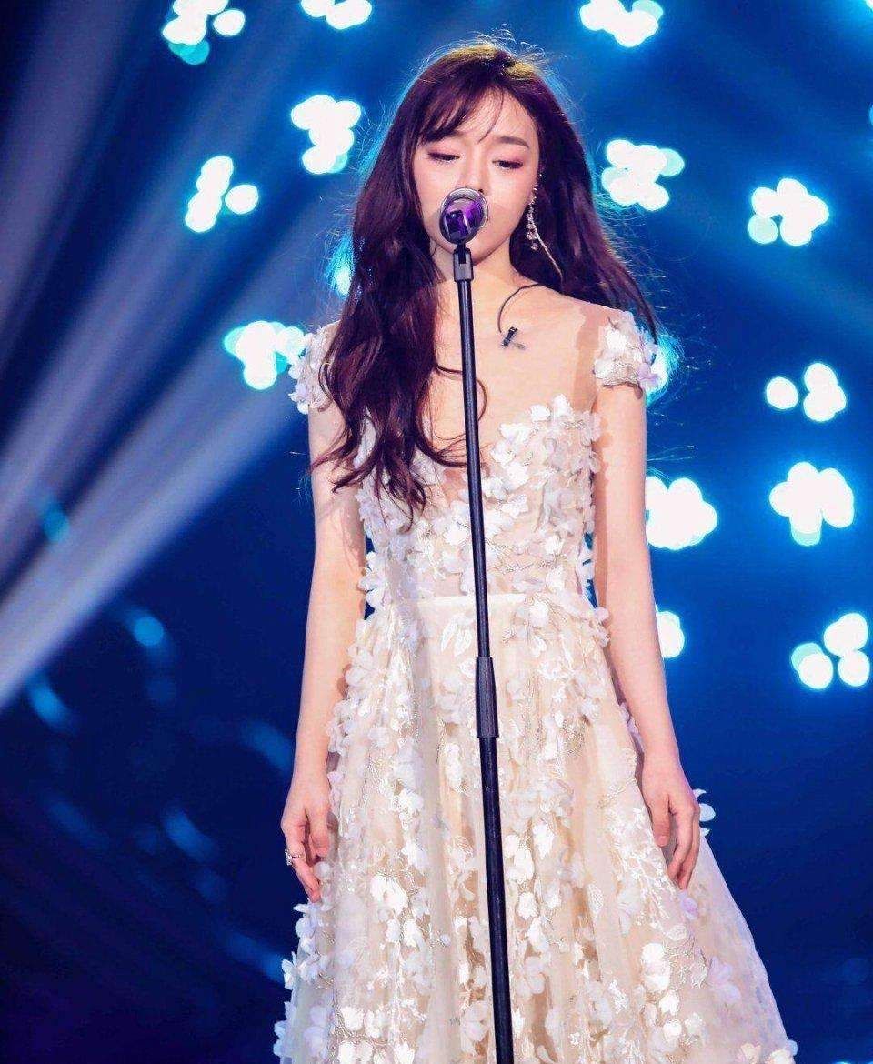 #音乐#赛程过半冠军相已显，三个现状却让周深和华晨宇都不愿得冠军