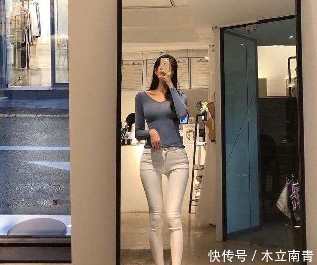 [舒适]火遍街头的“牛仔裤”，美女穿出了腿长的精髓！