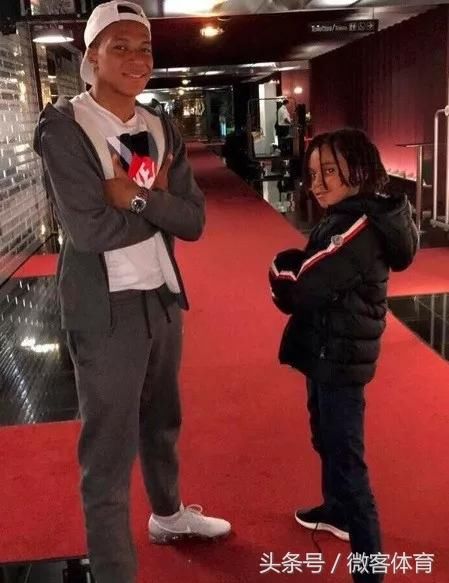 总算知道法国为啥夺冠了,看看姆巴佩的鞋柜吧,还要啥奖金啊