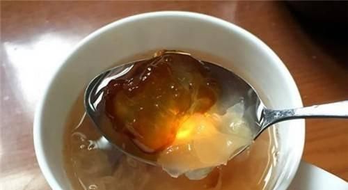 『放在一旁备』此菜,满满胶原蛋白,女人常多吃,皮肤紧致白嫩,素颜也很美!