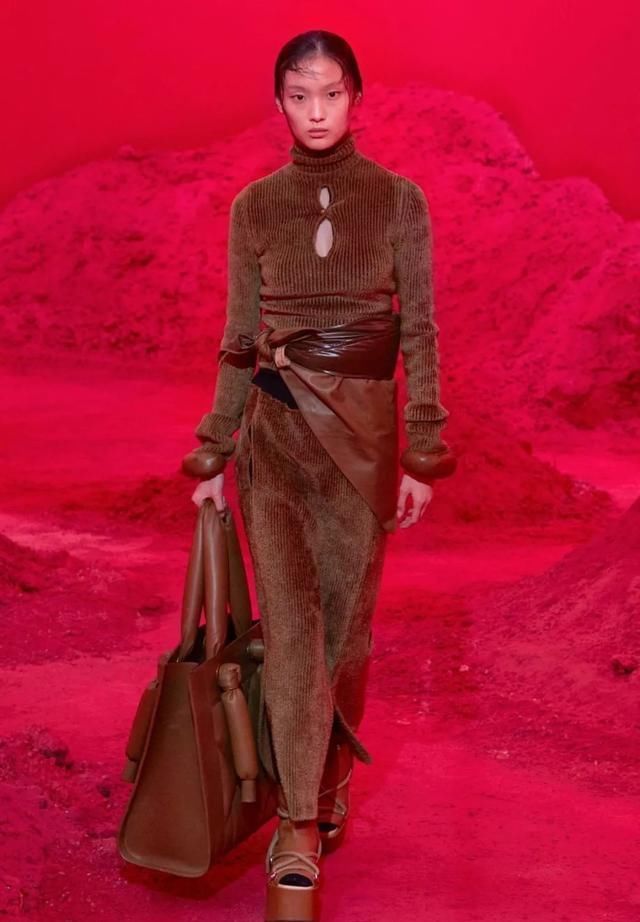 设计师@2020秋冬 Genius 系列：多个天才设计师的合作系列，MONCLER