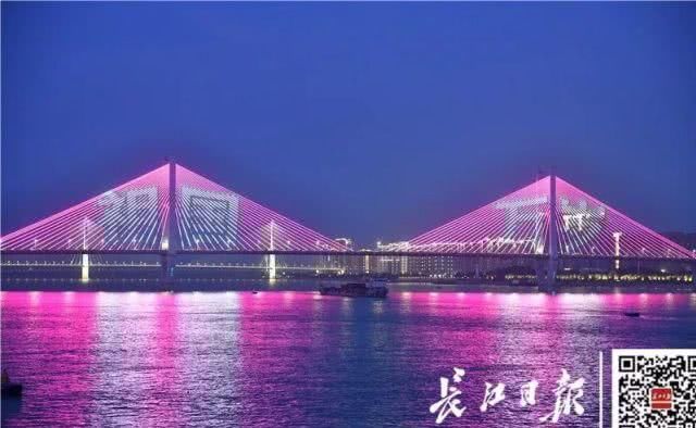 央视直播！武汉用8分钟表白祖国，太太太燃了……