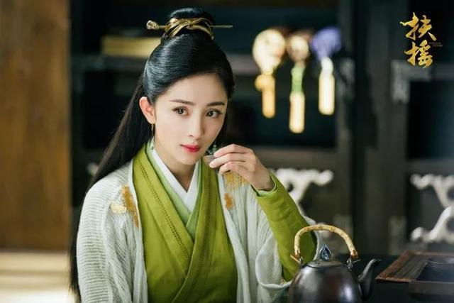 “行走的衣柜”换人了?杨幂也只能表示服气!