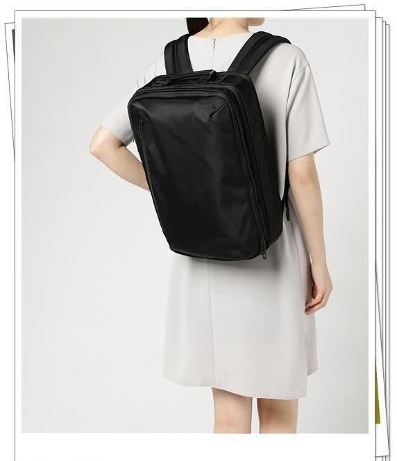  受欢迎：黑色背包越来越受欢迎！看看日本女孩春天怎么搭配它吧