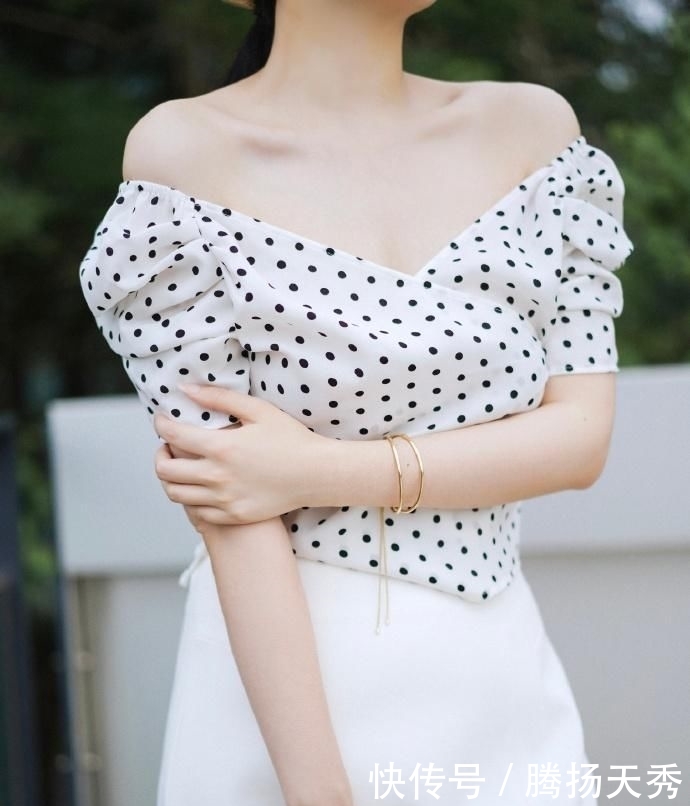  穿搭：“直女”春季这样穿超好看，衬衫配半身裙高级大气，日常搭配技巧