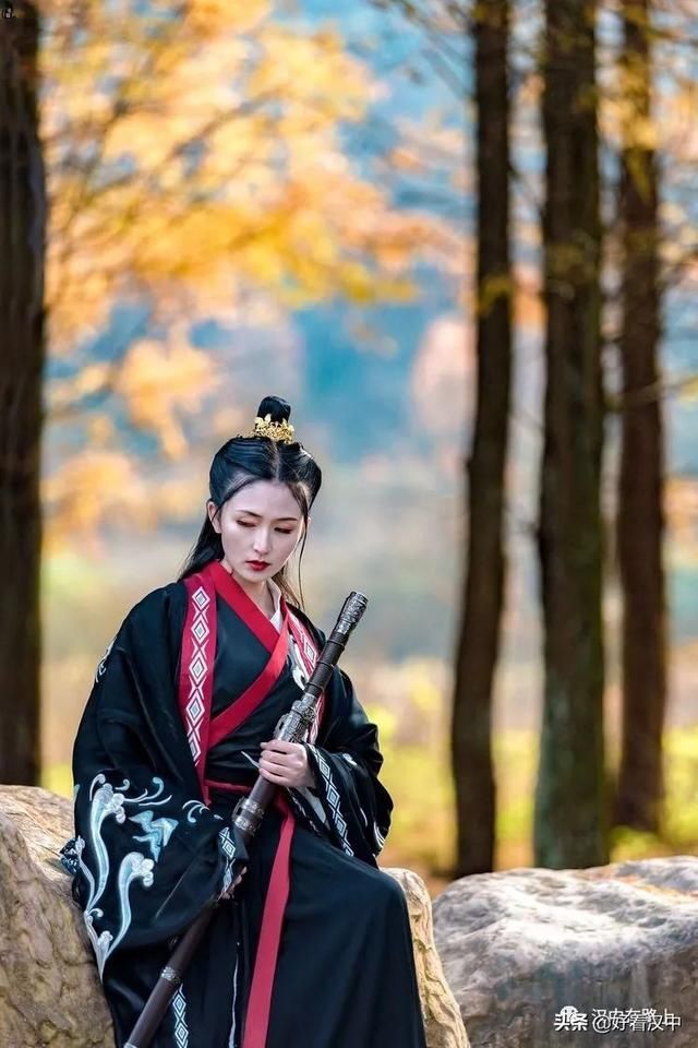 大雪过后的汉中龙池特别适合汉服摄影,不信你看