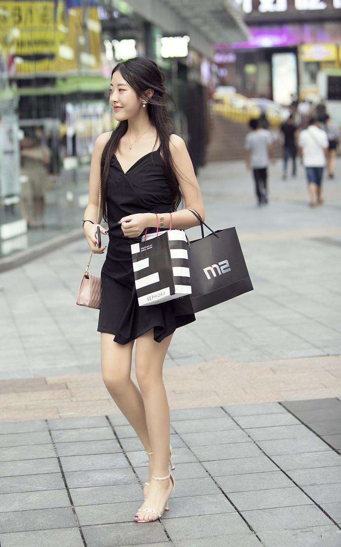 重庆街拍, 黑色系的经典搭配, 为时尚的魅力增添一缕神秘感!