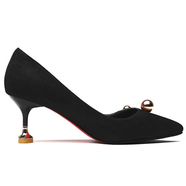 今年的新款猫跟鞋一上新，老婆就迫不及待了，显高还有女人味