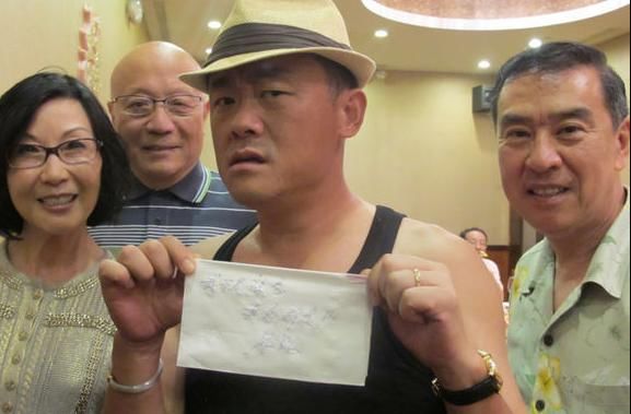 周立波又发微博还特意声明不认识这个人，并称：但我想介绍你们认