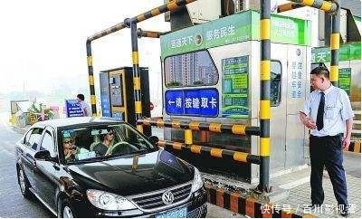 停车取卡成“公愤”，已有３０万车主被罚，你有中招吗？