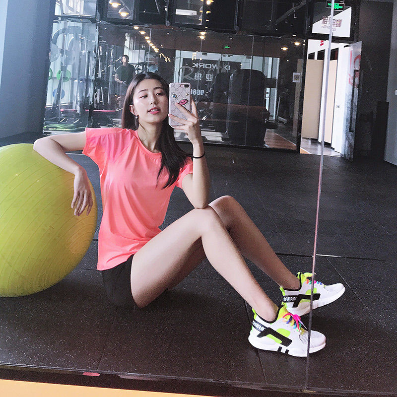 姑娘们，穿上它去健身吧，让你的马甲线不请自来