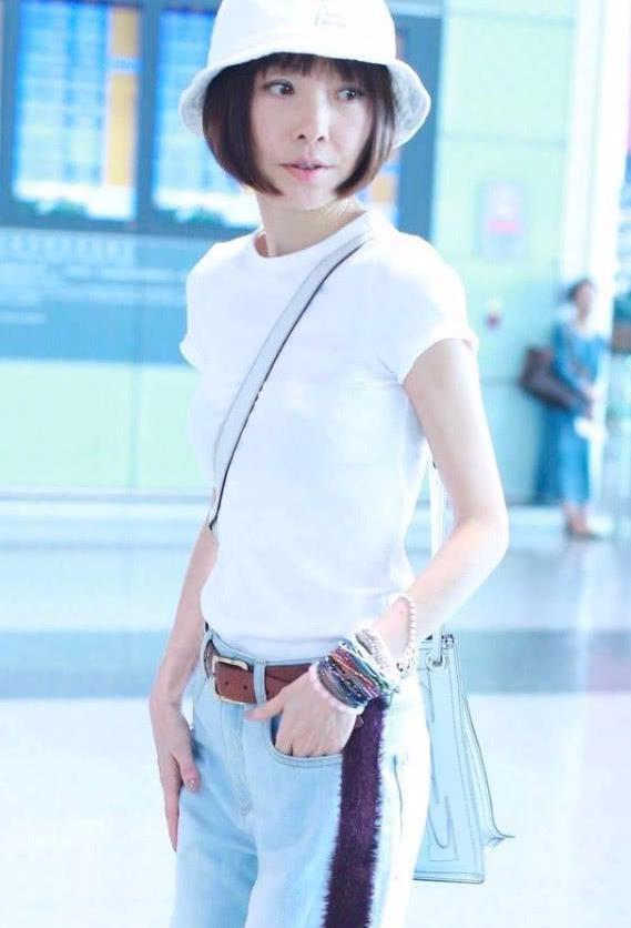 70斤鲁豫换了裤子, 像长了15斤肉, 网友: 女人还是胖点好看!