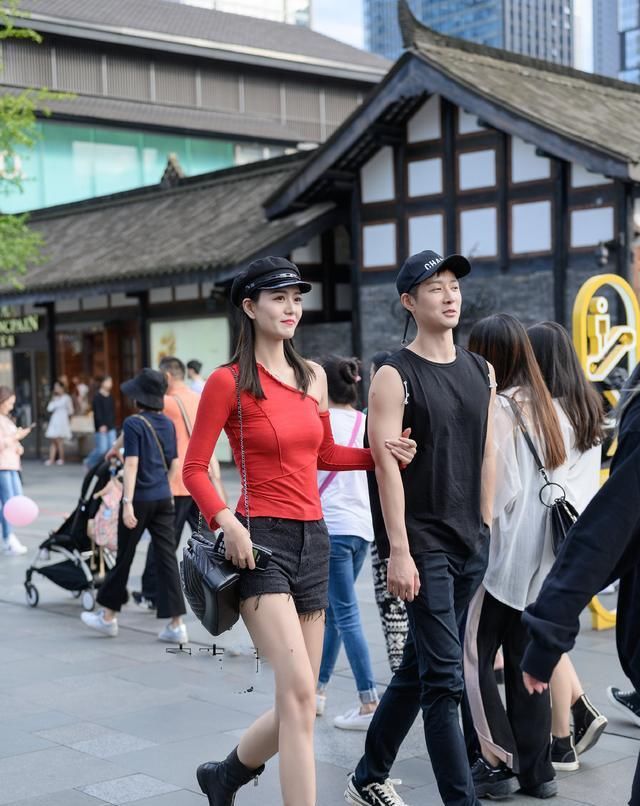  搭配一双■温暖和煦的换装季,安利几款逆袭单品,拥有一双大长腿不是梦!