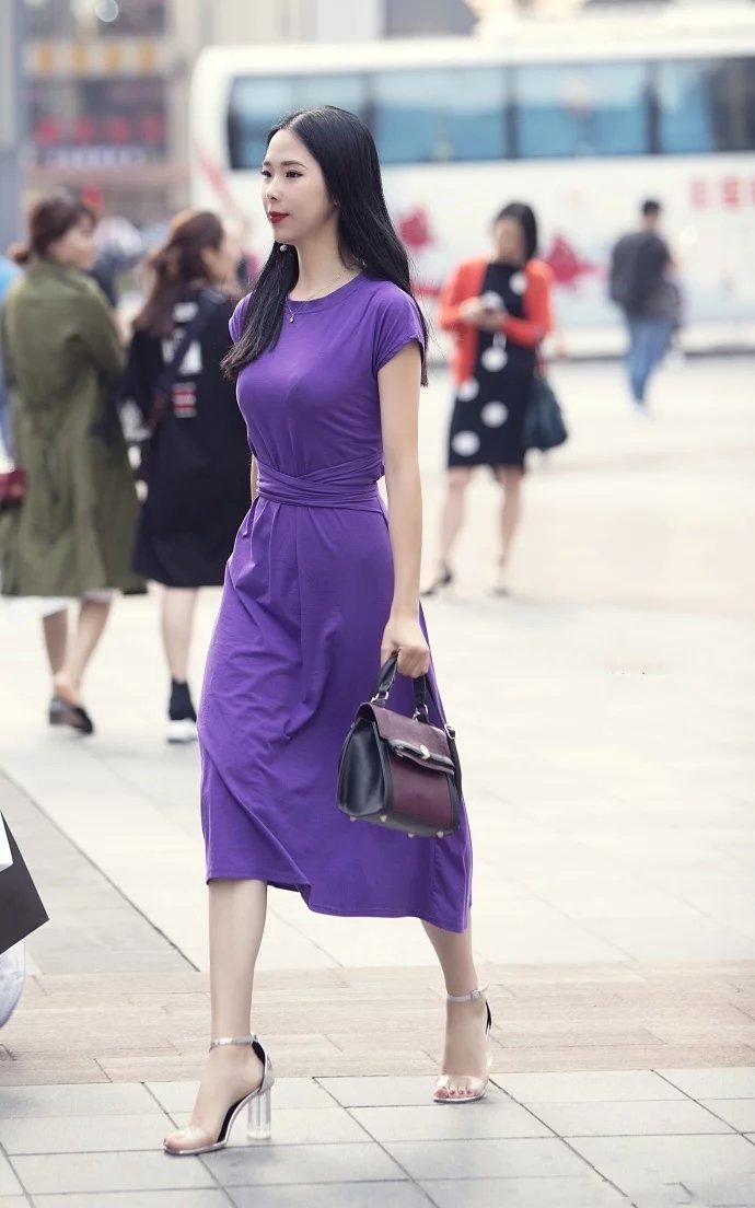 街拍：今夏流行什么？看看她们就知道了！