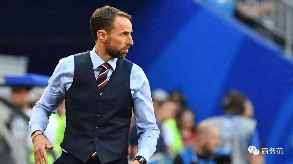 英格兰没进决赛，但主帅的马甲却成了网红