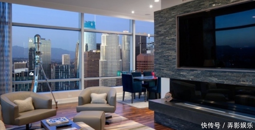 斯台普斯球馆是属于谁