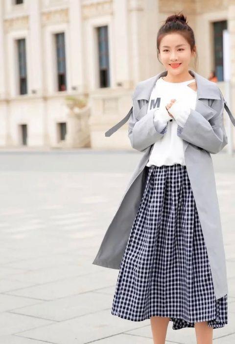 她因快女走红却退赛，转行当演员名气却不大，气质可爱动人！