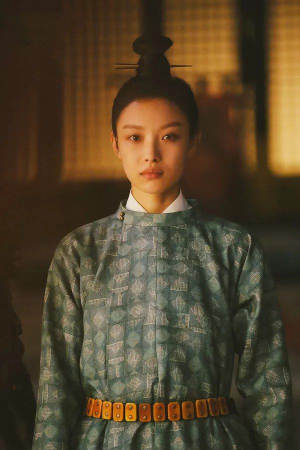 好看| 倪妮素颜扮男装依旧貌美!和精修图无差的好肤质该如何养成?