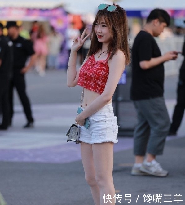  『来提升自己』摄影只有这样的可爱少女，这套服装才能发挥最大作用吧