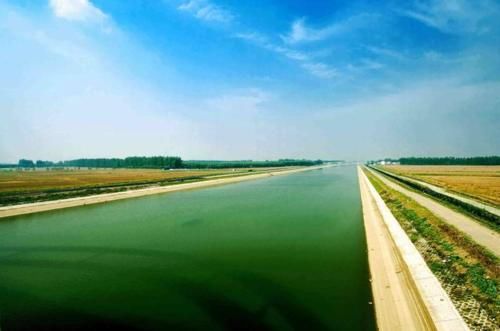  「西北」中国西北的引水工程，打穿秦岭横断十座山脉，将引长江