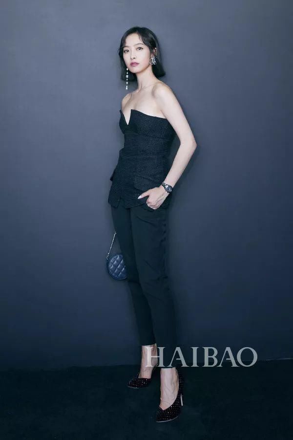 干货| 送周韵上热搜的一字肩天鹅颈，学会这5个动作你也能拥有