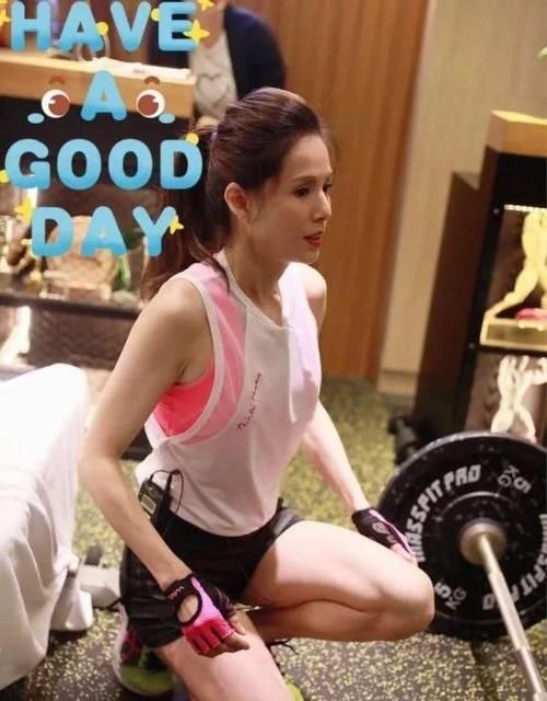  【神仙姐姐】旗袍照惊艳全网，还是当年的神仙姐姐，这颜值真52岁了吗？