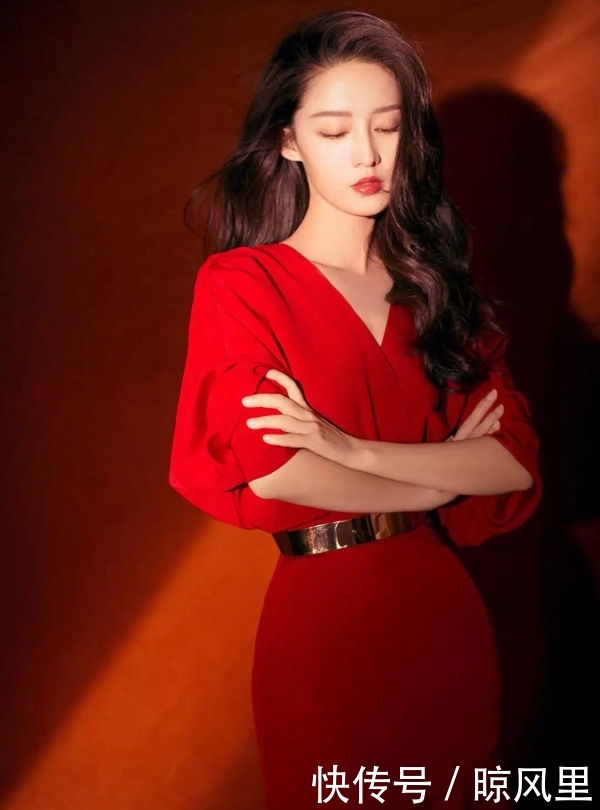 『乡镇』从乡镇女企业家到仙女下凡,李沁简直是过一次年就蜕变一次!