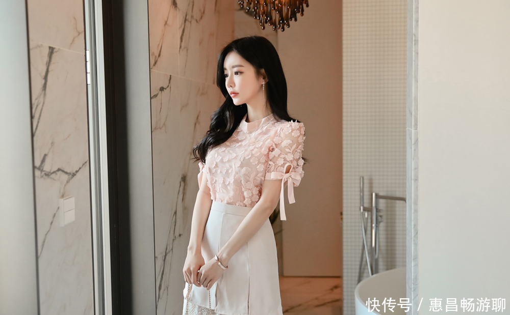 『纹理』精致的树叶纹理上衣穿搭,小姐姐显得十分有朝气,实在是太美了