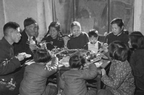 30年前的年夜饭，和现在比差距一目了然，你怀念吗？