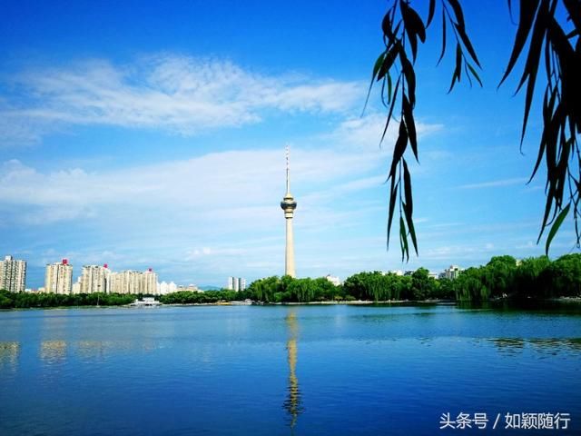 秋到玉渊潭 幽幽深潭 水阔林丰 人在画中游