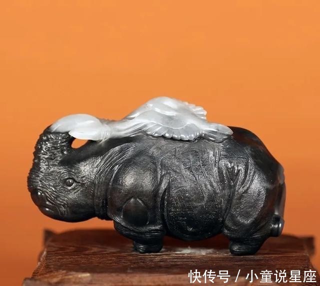 中国:玉雕犀牛,真绝了!