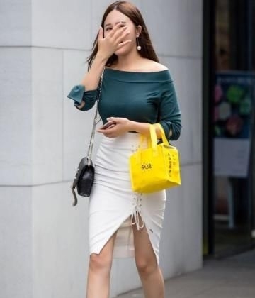  「女人」短裙尽显甜美风格，更有立体感，更突显女人优雅年轻的魅力