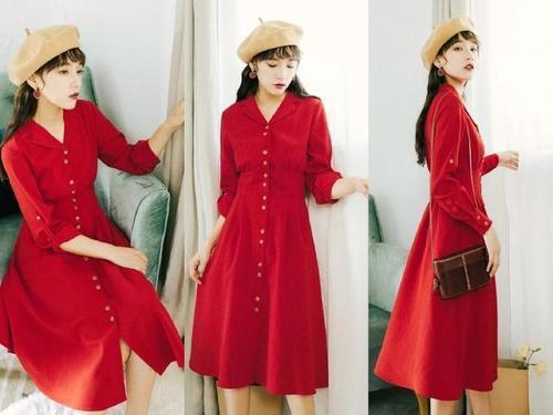 秋季，很流行穿“辣椒红”裙子，会搭配就更美！