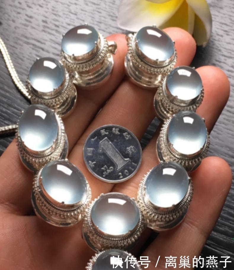 玻璃种翡翠与冰种翡翠的区别