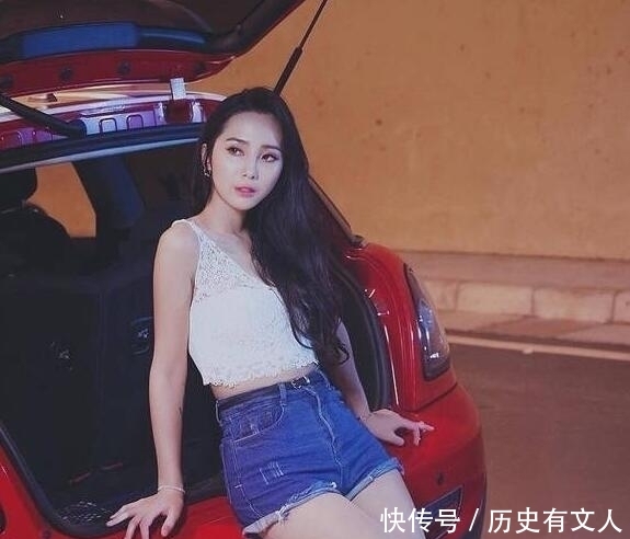 美女■90后时尚美女校花养眼私房写真