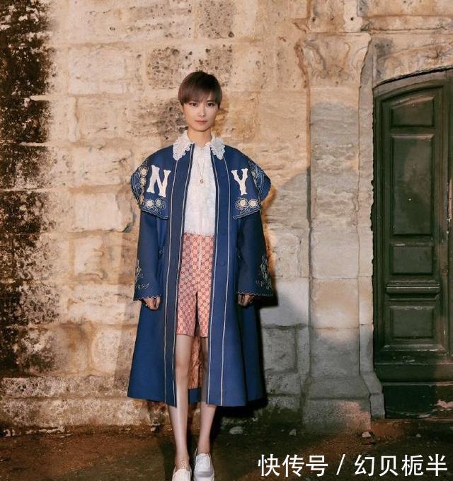 『气质』风衣内搭卫衣过时了!2020流行的混搭衬衫太气质,明星都爱了!