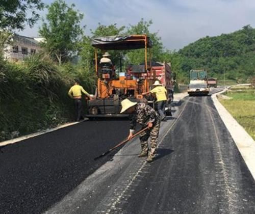  [发生]从小洞变大坑，从“村村通”变成农村的“村村痛”，这中