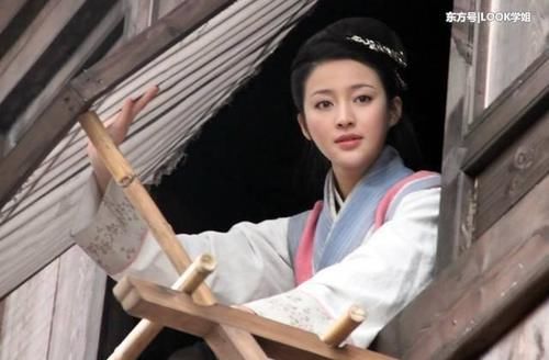 她被称为最美潘金莲，32岁韵味十足，蕾丝镂空裙惊艳全场