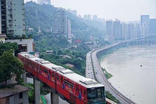 国庆重庆游客3859万人，明明比成都多1800万，为啥收入少100亿？