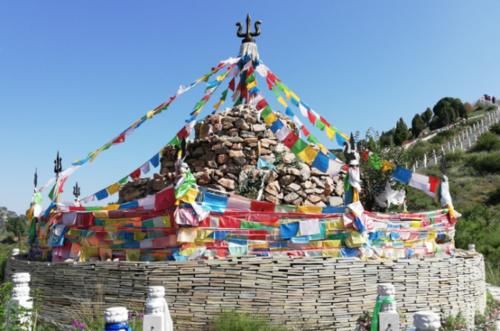 藏在大山深处的这座寺庙，距今270年历史，被称为“小布达拉宫”