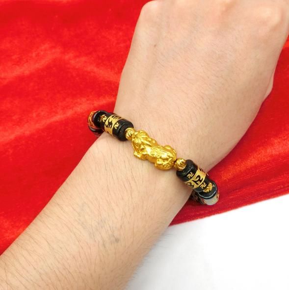 越来越多人不戴手表了!现流行戴“佛系手串”，高贵典雅有气质