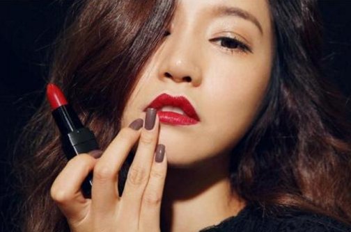 「女人」爱美是女人天性,长期“涂口红”影响健康吗?女性要清楚