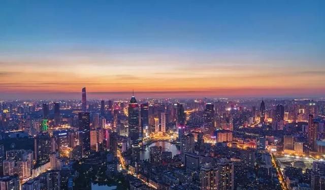 武汉灯光秀刷屏央视，幕后推手是个90后湖北小伙